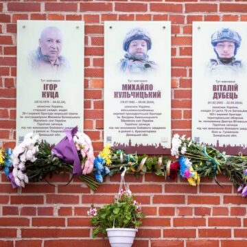 В Івано-Франківську відкрили меморіальні дошки на честь п’ятьох полеглих захисників В Івано-Франківську відкрили меморіальні дошки на честь п’ятьох полеглих захисників