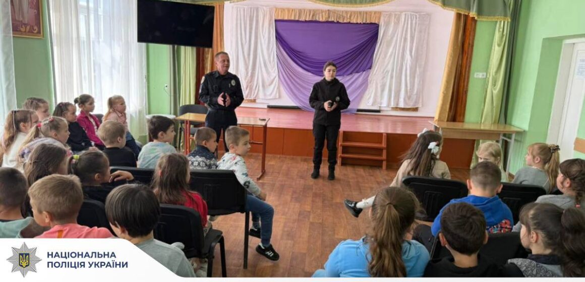 Поліцейські Калущини влаштували пізнавальне заняття для гімназистів