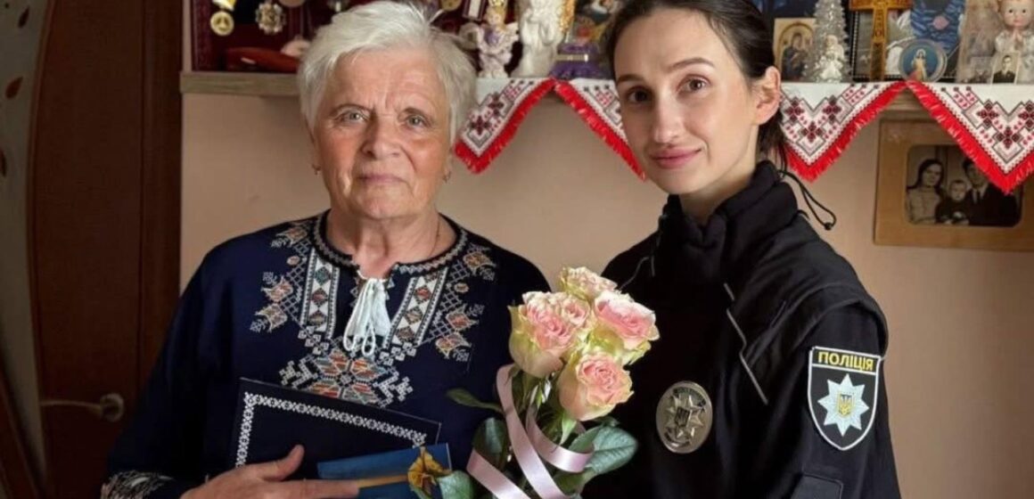 Поліцейські Прикарпаття відвідали матерів загиблих захисників з нагоди Дня матері