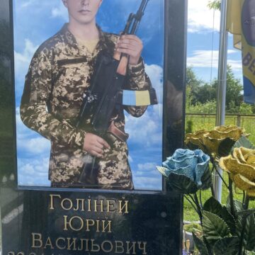 На Надвірнянщині невідомі обікрали могили військових На Надвірнянщині невідомі обікрали могили військових
