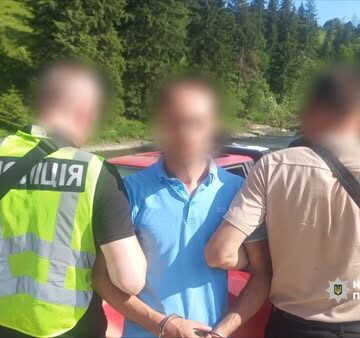 За 6 тис. доларів США допомагав «ухилянтам» покидати країну: на Прикарпатті викрито чергового переправника