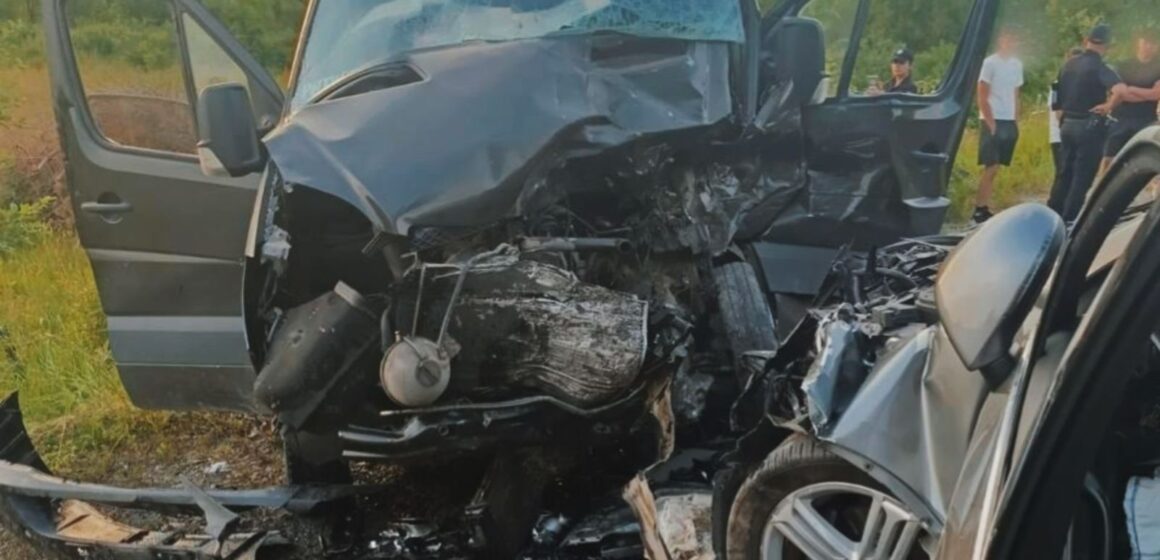 Водій позашляховика виїхав на зустрічну смугу: у поліції повідомили деталі смертельної аварії на Рожнятівщині