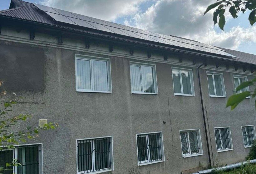 Заклади охорони здоров’я Рожнятівської громади стали енергонезалежними завдяки сонячним електростанціям