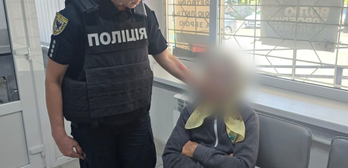 Поліцейські Калущини допомогли знайти та повернути додому двох літніх людей