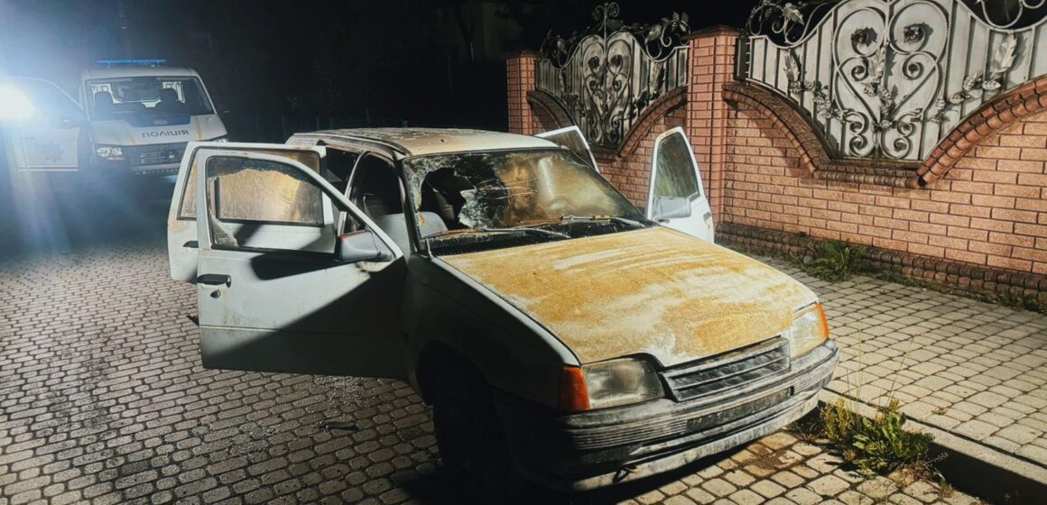Надвірнянські поліцейські оперативно затримали підозрюваного за підпал автомобіля: фігуранта взято під варту