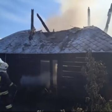 У Заболотівській громаді згоріла дерев’яна дзвіниця на території церкви