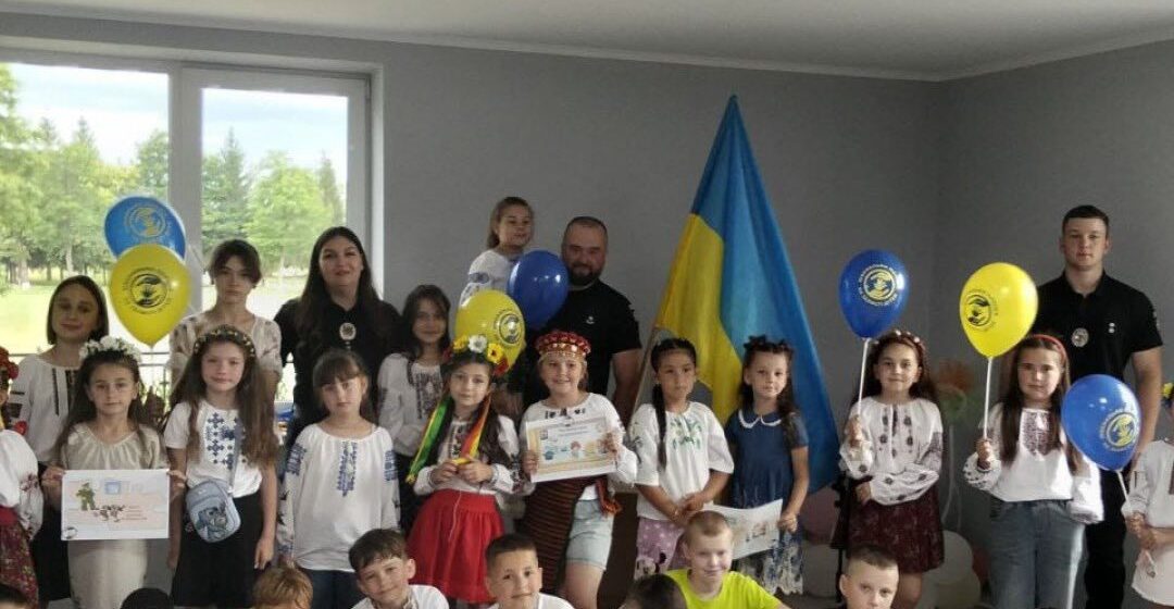 На Прикарпатті ювенальні поліцейські провели для дітей пізнавальний захід з нагоди Дня Конституції України