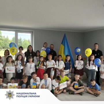 На Прикарпатті ювенальні поліцейські провели для дітей пізнавальний захід з нагоди Дня Конституції України