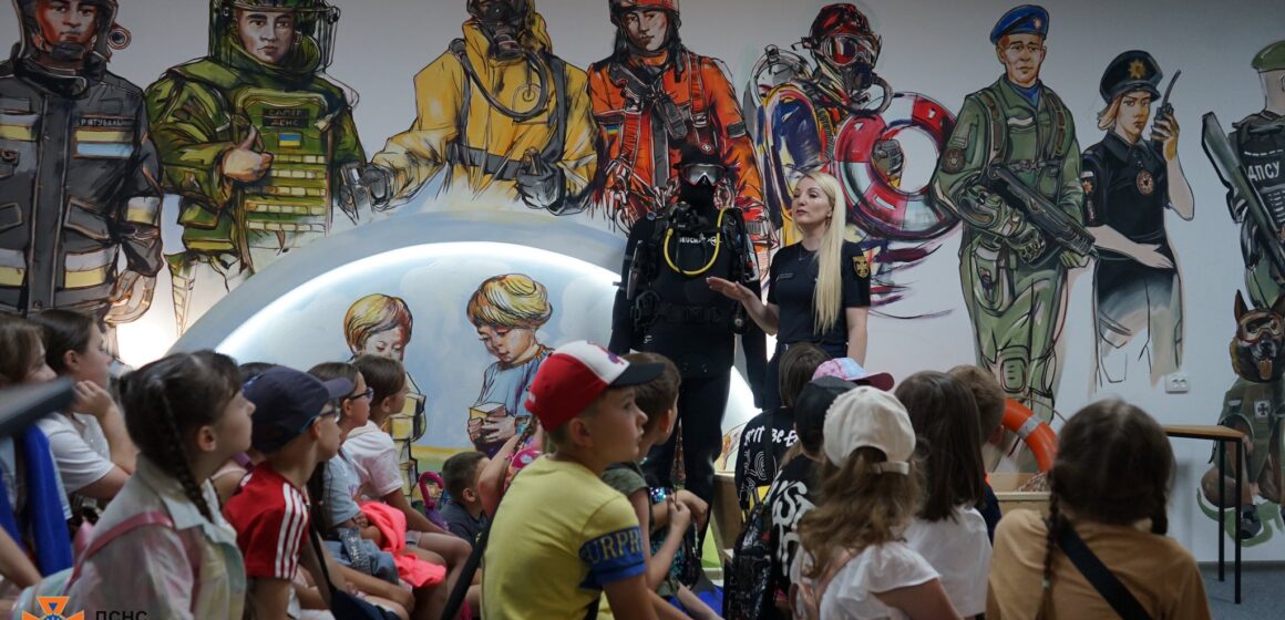 Рятувальники щодня проводять заходи для дітей у Класі безпеки
