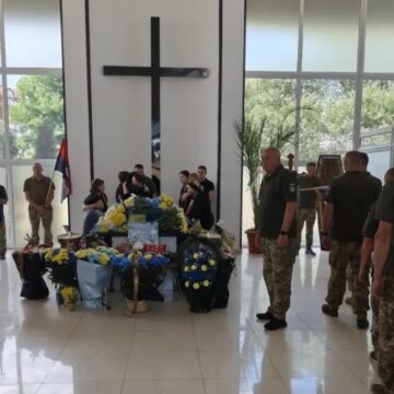 “Панда” не встиг побувати у нас в гостях, бо своїм життям врятував мого чоловіка”, — дружина побратима полеглого Олексія Осіпова із Угорників “Панда” не встиг побувати у нас в гостях, бо своїм життям врятував мого чоловіка”, — дружина побратима полеглого Олексія Осіпова із Угорників