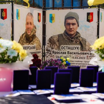 Полеглих захисників із Дзвиняцької та Солотвинської громади посмертно нагороджено медалями «За заслуги перед Прикарпаттям»