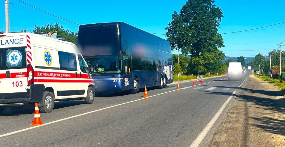 У Долині водій автобуса «Львів-Болгарія» на смерть збив літню жінку