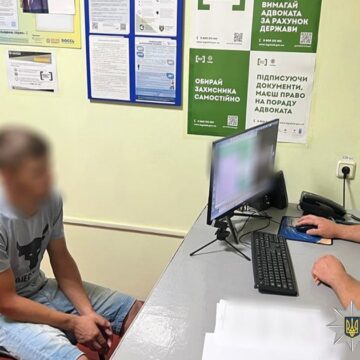 Вчинили серію грабежів за ніч: прикарпатські поліцейські затримали трьох зловмисників