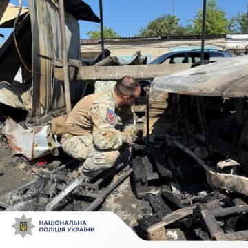 Поліція Прикарпаття документує наслідки ворожого масованого обстрілу (ФОТО, ВІДЕО) Поліція Прикарпаття документує наслідки ворожого масованого обстрілу (ФОТО, ВІДЕО)