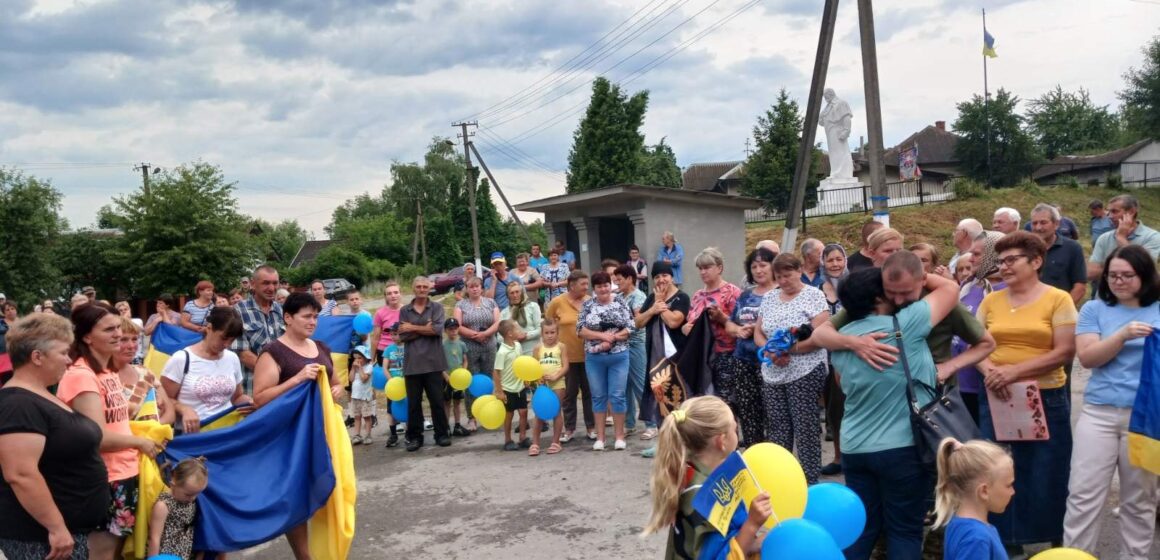 На Рогатинщині земляки урочисто зустріли Володимира Козара, який повернувся з полону