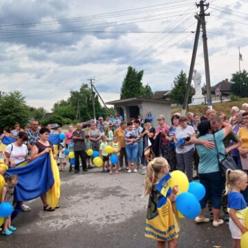 На Рогатинщині земляки урочисто зустріли Володимира Козара, який повернувся з полону