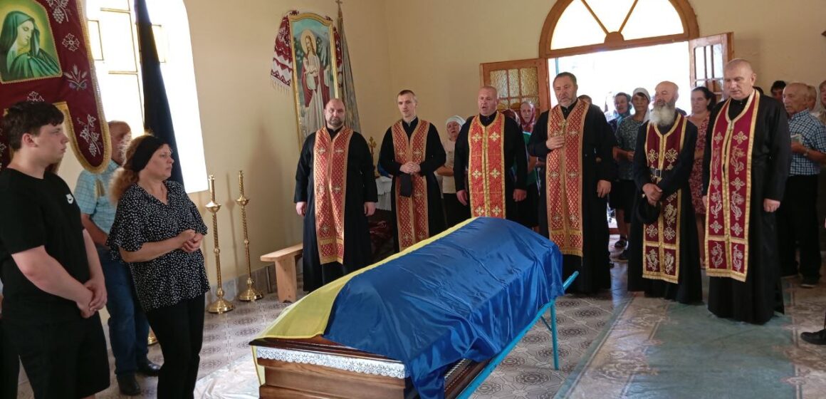 Пасічнянська громада провела в останню путь полеглого воїна Сергія Фесика з Херсонщини