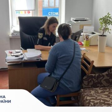 Шахрайка з Коломийського району видурила близько пів мільйона гривень у військових