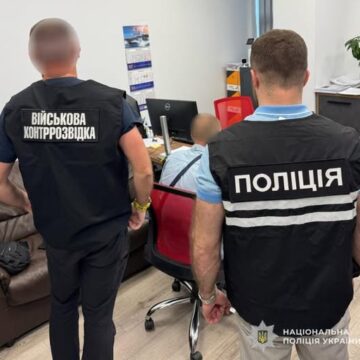 Посадовця Міноборони з Івано-Франківська викрито на розкраданні коштів для ремонту БТРів