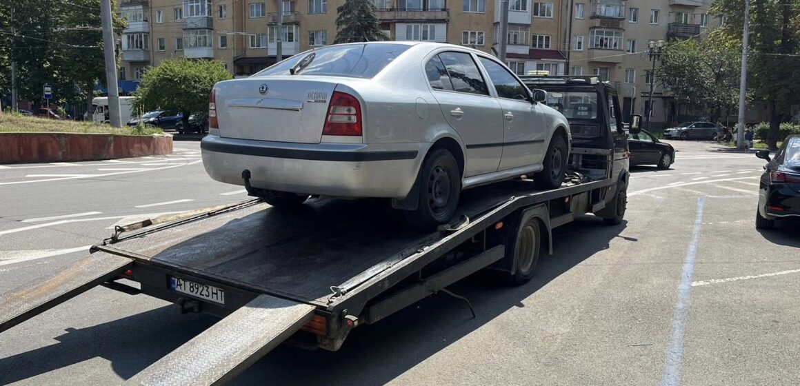 У Франківську п’яний водій, обмежений у праві керування, вчинив ДТП