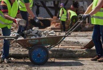 На Прикарпатті цьогоріч майже 2500 безробітних залучено до робіт із відновлення пошкодженої під час війни інфраструктури