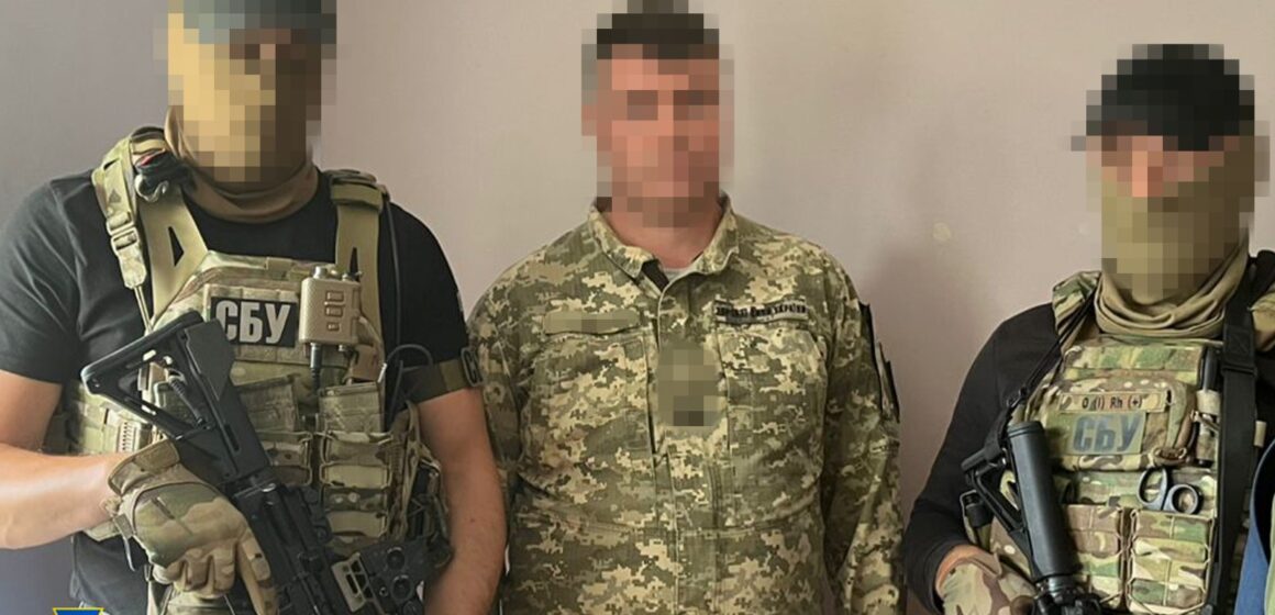 Івано-Франківська СБУ затримала льотчика-“крота”, який допомагав ворогу готувати атаки по аеродромах Івано-Франківська СБУ затримала льотчика-“крота”, який допомагав ворогу готувати атаки по аеродромах