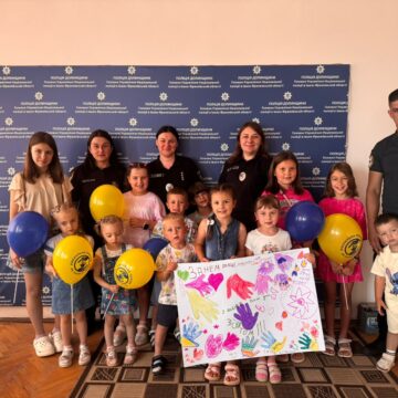 З нагоди 10-ї річниці Національної поліції України до відділення поліції у  Долині завітали маленькі гості