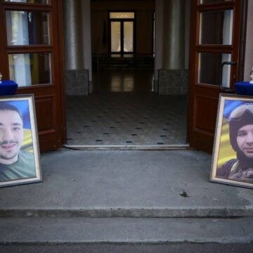 Калуська громада провела у Вічність двох молодих захисників – Назарія Мельника та Назара Багрія