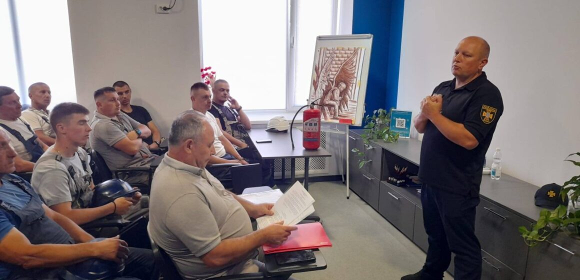 Працівникам Городенківського елеватора провели інструктаж з пожежної безпеки
