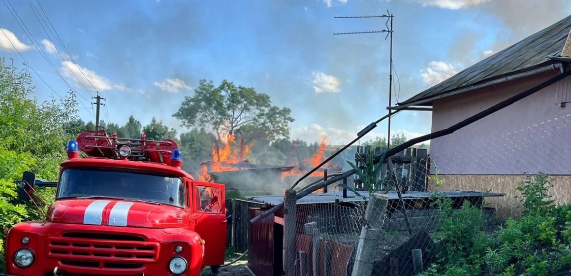 Прокурори повідомили про підозру жителю Коломийщини, який через суперечку із рідною сестрою підпалив її домоволодіння