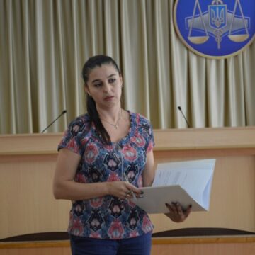 Спеціалізована антикорупційна прокуратура оскаржила відмову конфіскувати люксову автівку податківки з Прикарпаття