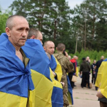 Україна повернула з полону ще одну групу захисників згідно зі “Стамбульськими домовленостями” Україна повернула з полону ще одну групу захисників згідно зі “Стамбульськими домовленостями”