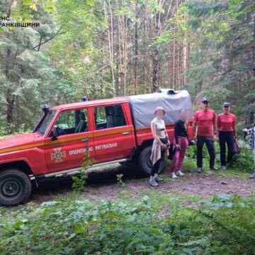 У Карпатах заблукали троє туристок У Карпатах заблукали троє туристок