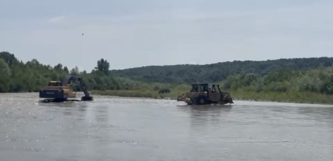 У Воскресінцях на річці Прут розпочались масштабні берегоукріплювальні роботи