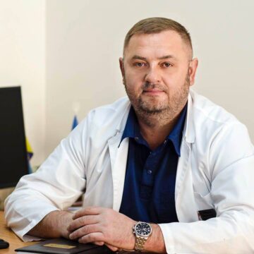 Медик з Калуша Ярослав Мороз отримав звання «Заслужений лікар України» від президента Медик з Калуша Ярослав Мороз отримав звання «Заслужений лікар України» від президента