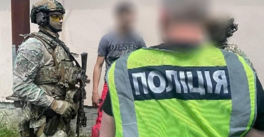 Нацполіція та СБУ затримали торговців нелегальною зброєю на Івано-Франківщині