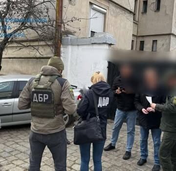 Прокурори Івано-Франківщини передали до суду справу учасників ОЗГ, які організували канал втечі «ухилянтів» за кордон — серед обвинувачених посадовець правоохоронного органу