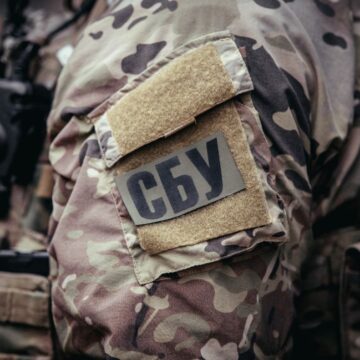 Співпрацювали з окупантами: слідчі СБУ з Прикарпаття повідомили заочну підозру двом колаборантам із Херсонщини