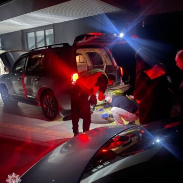 У Снятині патрульні допомогли громадянину, у якого зламалась автівка