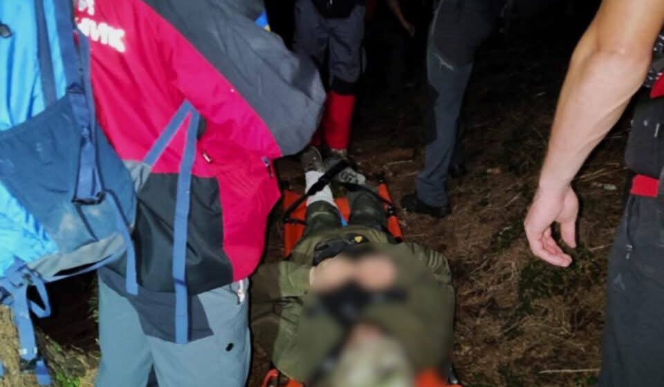 На Верховинщині заблукав та травмувався турист: знадобилась допомога рятувальників
