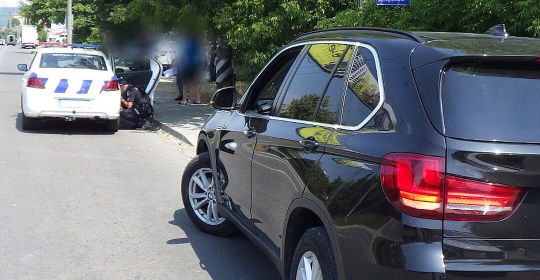 Водій-правопорушник намагався відкупитися за нетверезу їзду за 12 тисяч гривень та 100 доларів США