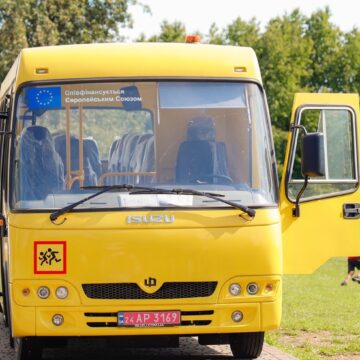 Для підвезення учнів Ліснослобідській гімназії передали новий «школярик» (ФОТО)