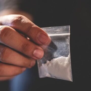 За вчорашню зміну патрульні виявили два ймовірні випадки незаконного обігу наркотичних речовин