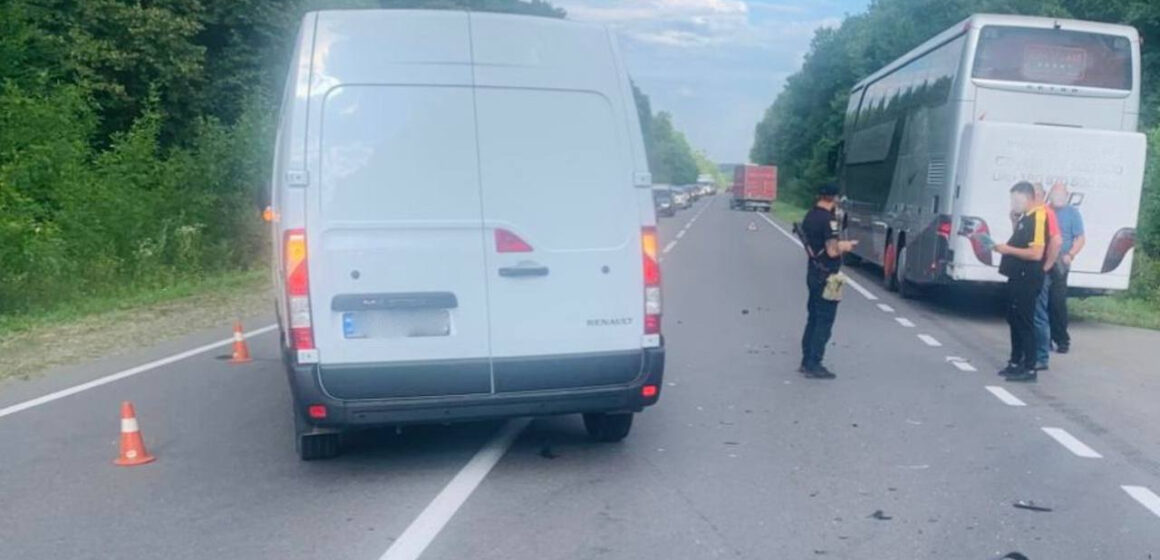 На Прикарпатті у ДТП потрапив автобус міжнародного сполучення