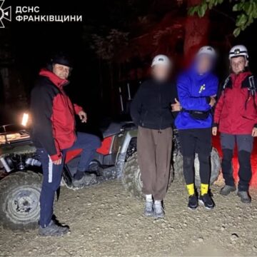 Рятувальники учора двічі надали допомогу туристам у горах