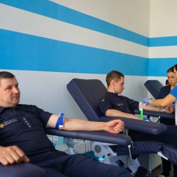 Прикарпатські рятувальники здали кров для поранених військових