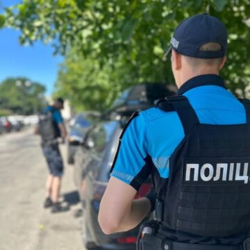 У Івано-Франківську патрульні зупинили двох 18-річних водіїв, що керували транспортними засобами без водійських посвідчень