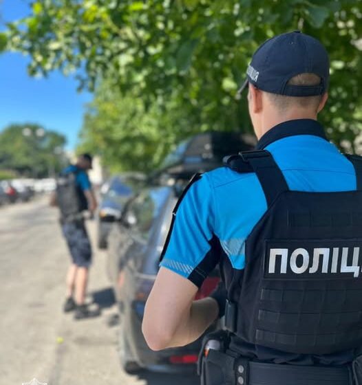 У Івано-Франківську патрульні зупинили двох 18-річних водіїв, що керували транспортними засобами без водійських посвідчень