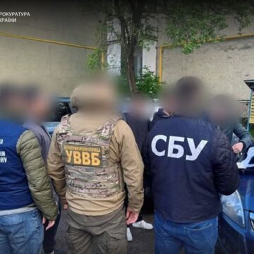 Правоохоронець з Прикарпаття постане перед судом за продаж конфіденційних даних з державних реєстрів