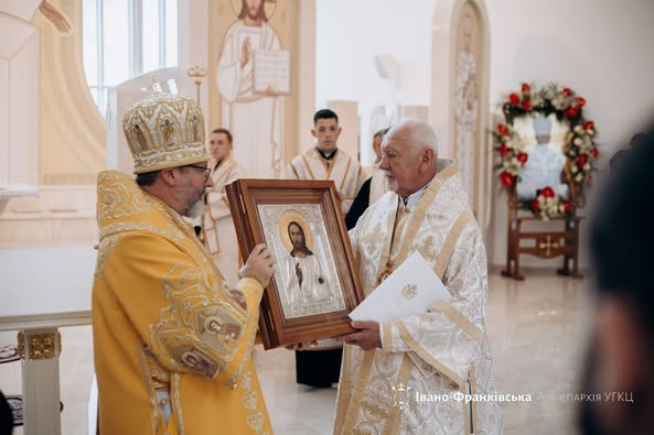 Врятовану з Бахмута ікону «Бахмутський Спас» Блаженніший Святослав передав храмові у Старуні Врятовану з Бахмута ікону «Бахмутський Спас» Блаженніший Святослав передав храмові у Старуні